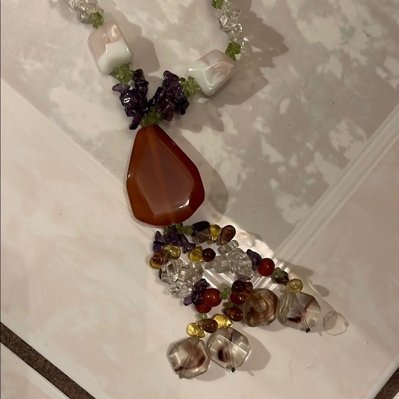 Elegant Multicolor Beaded Necklace - Picture 4 of 4